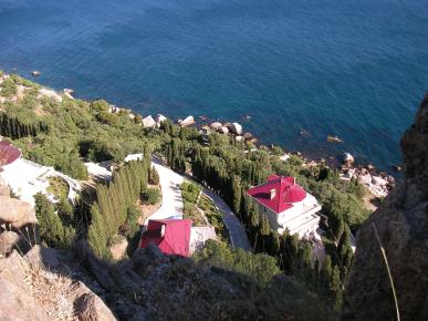 Villa di Crimea berhampiran Castropol bawah batu Iphigenia